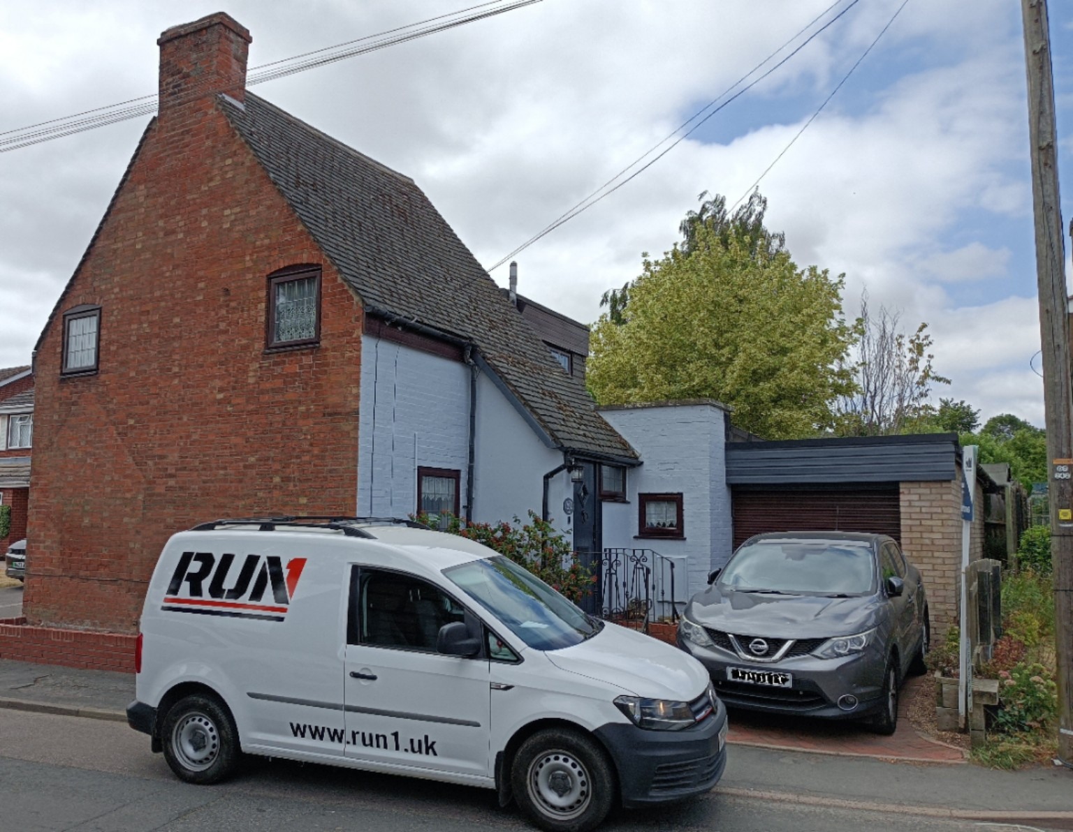 RUN1 van attending a residential drainage survey